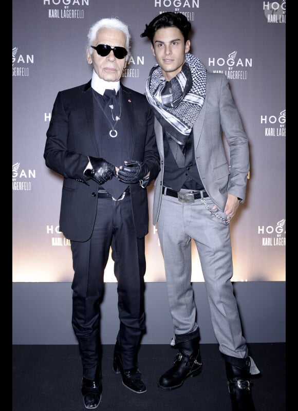Karl Lagerfeld et sa muse Baptiste Giabiconi lors de la présentation de la collection Capsule Printemps-été 2011 Hogan by Karl Lagerfeld le 2 octobre 2010 à Paris