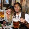 Luca Toni et sa compagne profitaient des joies de l'Oktoberfest en 2009. En 2010, faute de bons résultats, les stars du Bayern sont privées de bière et de culotte folklorique !