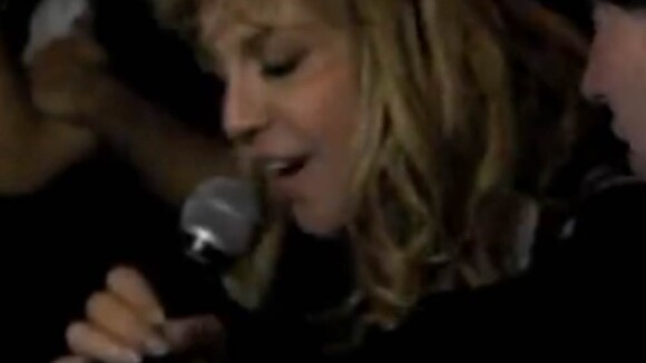 Quand Courtney Love chante du Lady Gaga devant Justin Timberlake... C'est fou !
