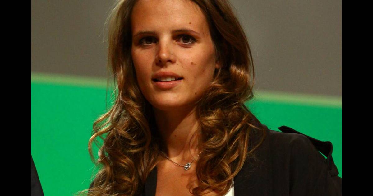 Laure Manaudou est une jeune femme au sourire charmeur et à la poitrine... généreuse ! La ...