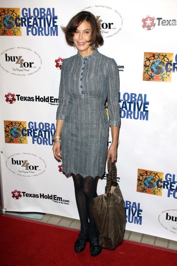 Teri Hatcher lors du 1er Gala Global Creative Forum Evening of Entertainment au Four Seasons hotel à Beverly Hills le 11 octobre 2010