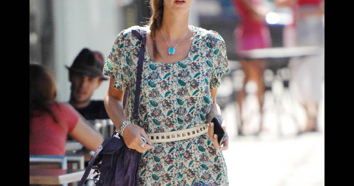 Nicky Hilton profite du soleil de Los Angeles pour arborer un look neo