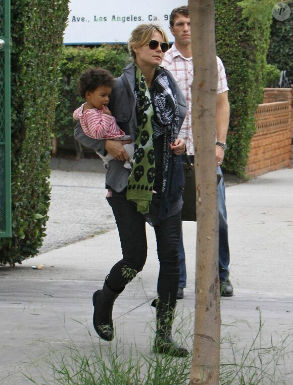 Heidi Klum et Seal, à Los Angeles, avec Leni et Lou. Ils emmènent Leni à sa leçon de karaté. 16/10/2010