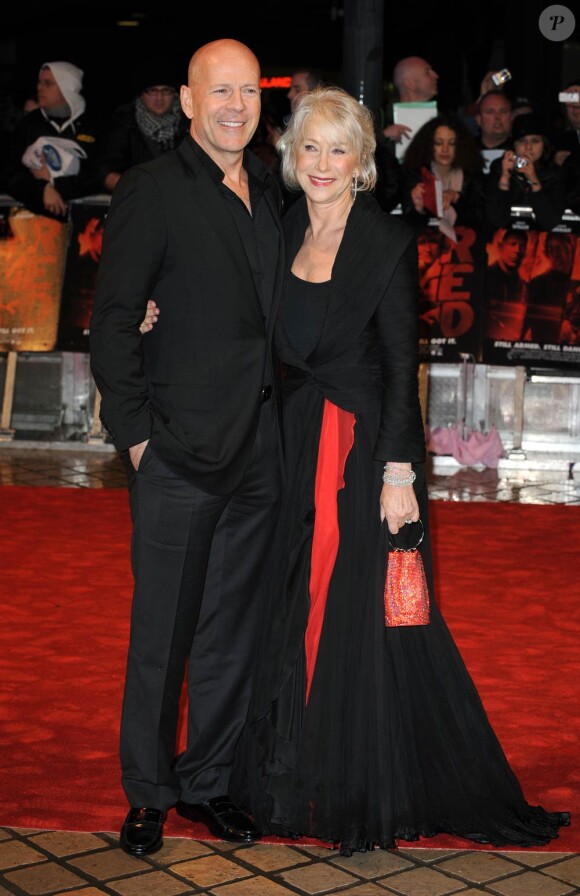 Bruce Willis et Helen Mirren lors de la première du film RED à Londres, le 19 octobre 2010