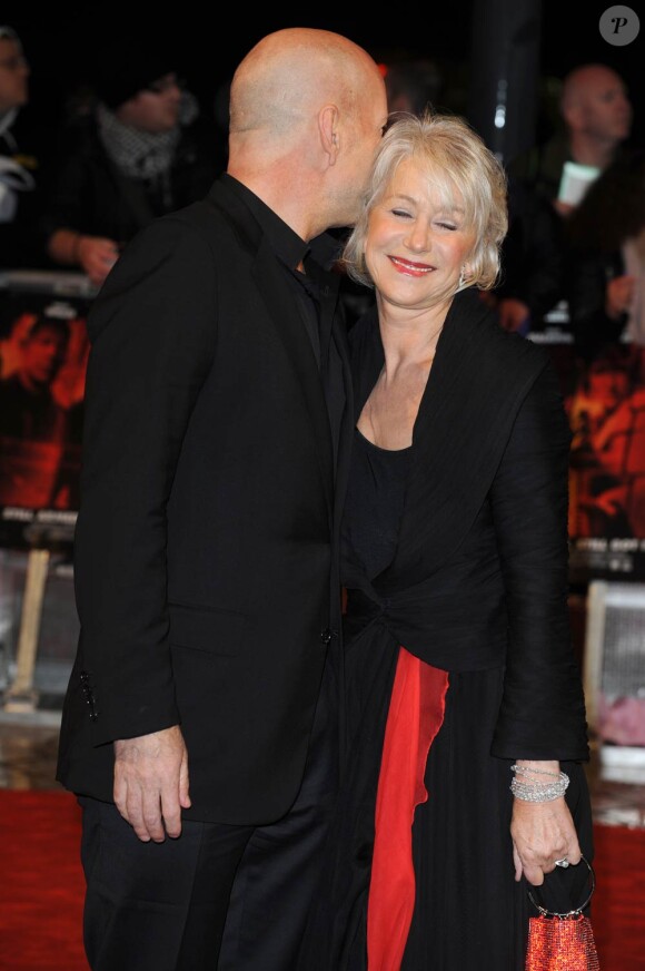 Bruce Willis et Helen Mirren lors de la première du film RED à Londres, le 19 octobre 2010