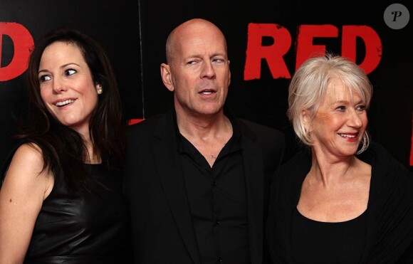 Mary-Louise Parker, Bruce Willis et Helen Mirren lors de la première du film RED à Londres, le 19 octobre 2010
