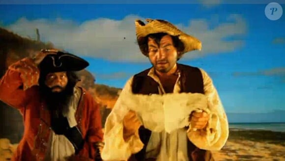 Louis et Matthieu Chedid jouent aux pirates dans une quête au trésor merveilleuse, pour le clip de Tu peux compter sur moi, premier extrait du nouvel album de Louis Chedid. Mais le vrai trésor, ils le posssèdent déjà : leur affection immense