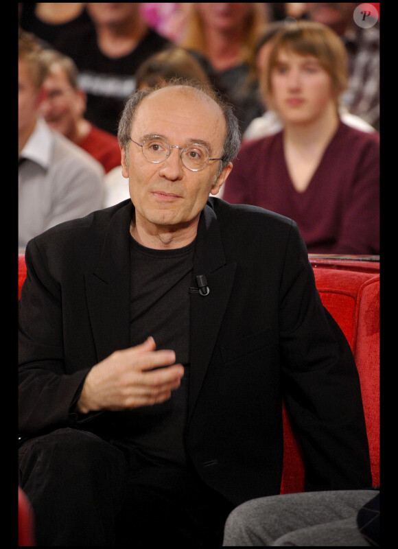 Philippe Geluck sur le plateau de l'émission Vivement Dimanche diffusée le 24 octobre 2010.