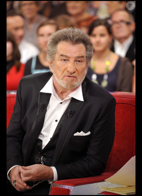 Eddy Mitchell sur le plateau de l'émission Vivement Dimanche diffusée le 24 octobre 2010.