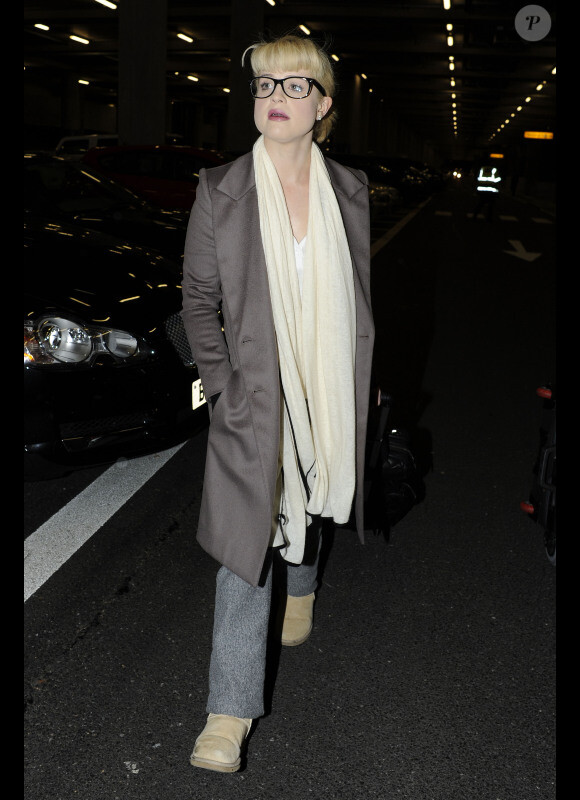 Kelly Osbourne à l'aéroport d'Heatrow à Londres après que son vol ait été retardé de 4 heures le 20 octobre 2010