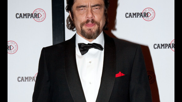 L'énigmatique Benicio Del Toro a mis de somptueuses Italiennes à ses pieds !