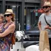 Toni Collette avec son mari Dave Galafassi et leur fille Sage Florence dans les rues de New York en juin 2010
