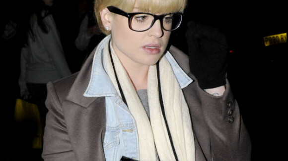 Victime d'une crise fashion, Kelly Osbourne fait du shopping... la nuit !