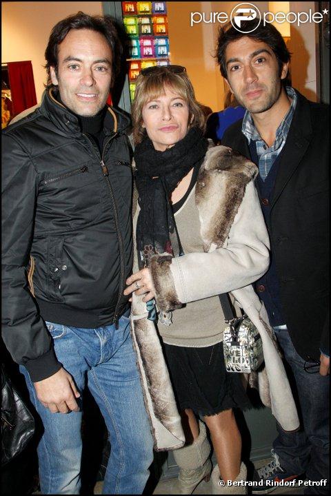Nathalie Delon pose avec son fils Anthony... et retrouve ...