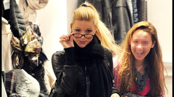 Michelle Hunziker et sa fille Aurora, très complices... en virée shopping !