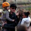 Brad Pitt et Angelina Jolie se sont rendus avec leurs quatre aînés dans un parc à Budapest en Hongrie le 5 novembre 2010, ville où Angie a démarré le tournage de sa première réalisation