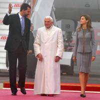 Letizia et Felipe d'Espagne impeccables pour la visite sous tension du pape...
