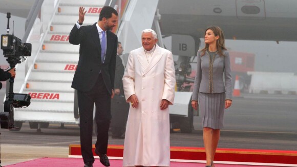 Letizia et Felipe d'Espagne impeccables pour la visite sous tension du pape...