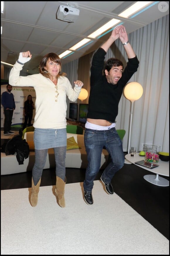 Axelle Laffont et Pierre Mathieu à l'occasion du lancement de la nouvelle console Kinect pour X Box 360 chez Microsoft à Paris, le 9 novembre 2010