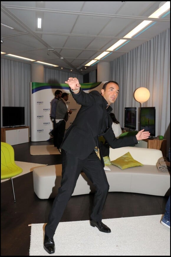 Nikos Aliagas à l'occasion du lancement de la nouvelle console Kinect pour X Box 360 chez Microsoft à Paris, le 9 novembre 2010