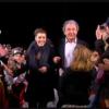 Pierre Perret et Zaz arrivent dans le studio Gabriel pour l'émission Champs-Elysées (diffusée le 13 novembre 2010 sur France 2)