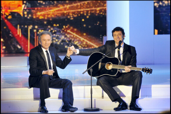 Michel Drucker et Patrick Bruel pendant l'émission Champs-Elysées, en direct sur France 2 (13 novembre 2010)