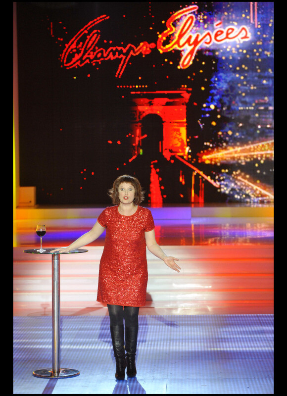 Anne Roumanoff pendant l'émission Champs-Elysées, en direct sur France 2 (13 novembre 2010)