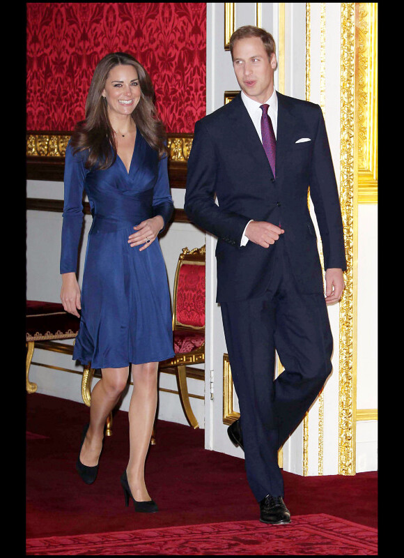 Kate Middleton et le prince William lors de l'annonce de leurs fiançailles à la presse - 16 novembre 2010