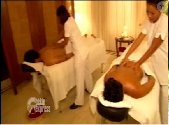 Taïg et Chloé profitent des massages de l'hôtel... (prime du 20 novembre 2010)