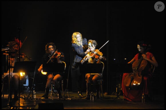 Julie Zenatti en concert au théâtre Dejazet à Paris, le 19 novembre 2010