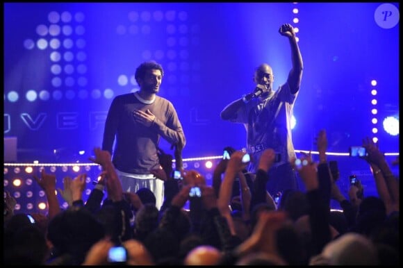 Ramzy Bédia et Omar Sy fêtent les 10 ans de carrière du 113, au Bataclan le 21 novembre 2010