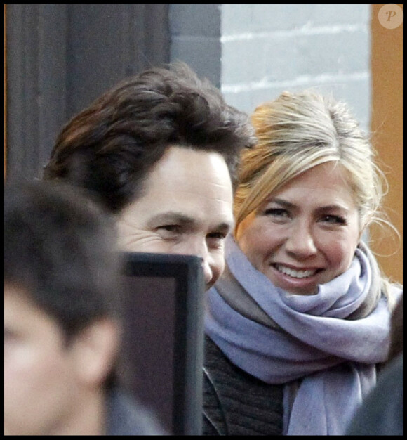 Jennifer Aniston et Paul Rudd sur le tournage de Wanderlust à New York le 19 novembre 2010