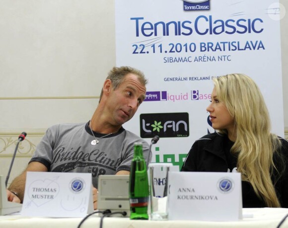 Le 21 novembre, Anna Kournikova, Thomas muster, Dominika Cibulkova et Dominik Hrbaty donnaient une conférence de presse à Bratislava, à la veille de leur affrontement pour le Tennis Classics de la capitale slovaque.