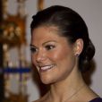 Les princesses Victoria et Madeleine de Suède étaient une fois encore sublimes, mercredi 24 novembre 2010, pour le souper du Riksdag donné par le couple royal. Le prince Daniel, époux de Victoria, servait de cavalier pour deux !