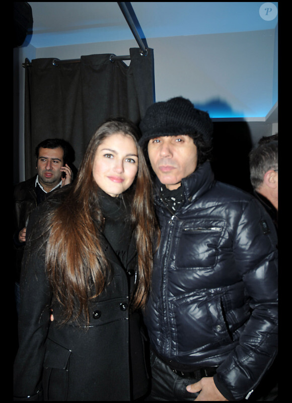 Jean-Luc Lahaye et une amie lors de la soirée d'inauguration du restaurant Louis XXV sur les Champs-Elysées à Paris le 25 novembre 2010 