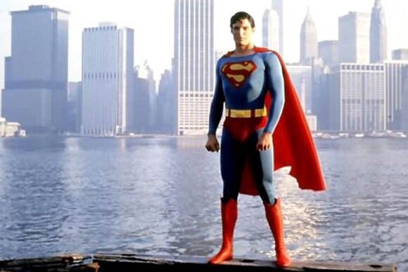 Le costume de Superman, sera mis en vente en décembre 2010.