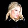 Sienna Miller à Londres devant le London Eye pour célébrer la journée mondiale de lutte contre le sida; Le 1er décembre