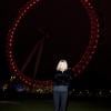 Sienna Miller à Londres devant le London Eye pour célébrer la journée mondiale de lutte contre le sida; Le 1er décembre