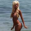 Photo exclusive : Zahia Dehar a été l'une des "stars du web" en 2010 !
