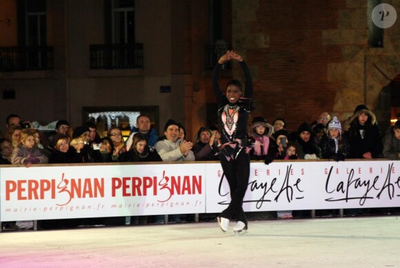 Surya Bonaly inaugure une patinoire à Perpignan, le 5 décembre 2010.