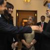 Carla Bruni et Nicolas Sarkozy sont reçus par le Premier ministre indien, Manmohan Singh et son épouse. New Delhi, le 5 décembre