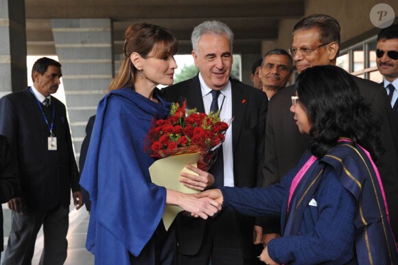 Carla Bruni a visité un hôpital de New Delhi, le 6 décembre 2010.
