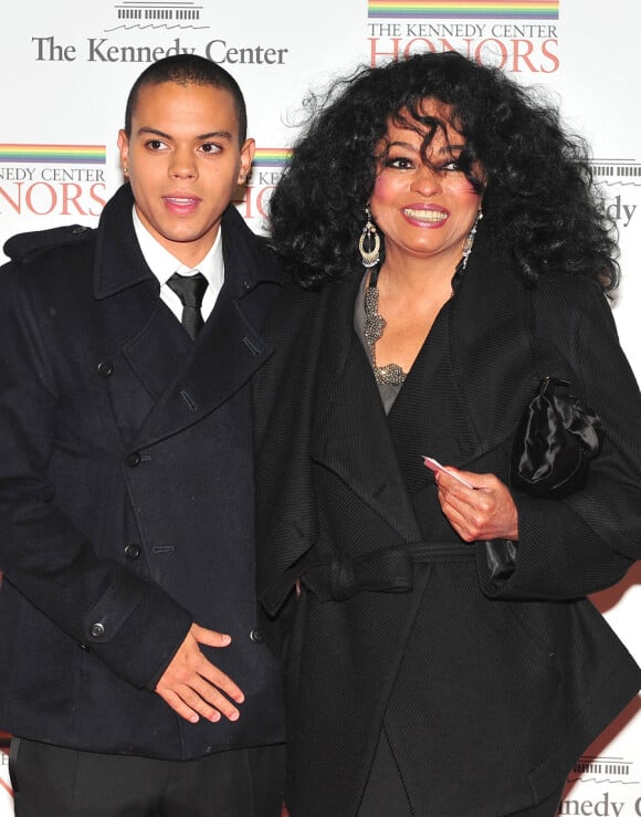 Diana Ross et son fils Evan lors de la remise des 33e honneurs du Kennedy Center à Washington le 5 décembre 2010