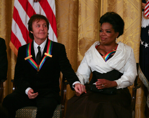 Paul McCartney et Oprah Winfrey lors de la remise des 33e honneurs du Kennedy Center à Washington le 5 décembre 2010