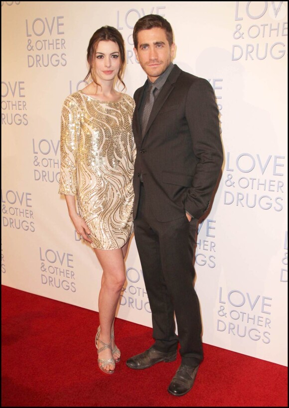 La ravissante Anne Hathaway et le séduisant Jake Gyllenhaal, lors de l'avant-première australienne de Love et autres drogues, à Sydney, le 6 décembre 2010.