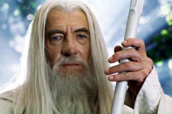 Ian McKellen, ici dans le Seigneur des Anneaux, reprend son rôle dans Bilbo The Hobbit.