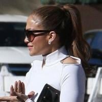 Jennifer Lopez : en cuissardes et robe courte, c'est une vraie star !