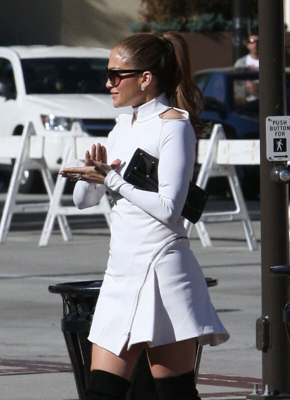 Jennifer Lopez se dirige vers les studios d'enregistrement d'American Idol à Los Angeles au début du mois de décembre