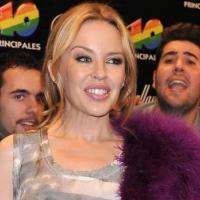 Kylie Minogue face à Kesha, un combat tout en... plumes !