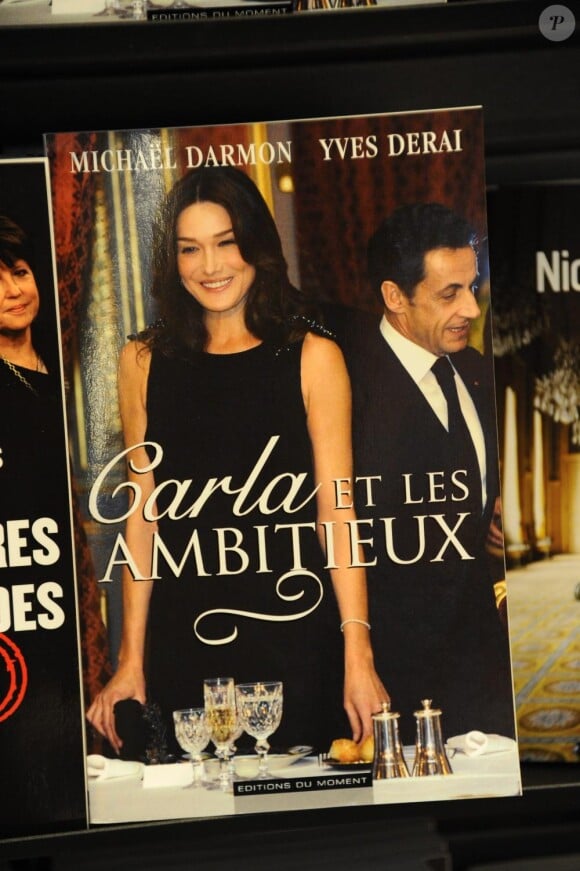Le livre sur Carla Bruni-Sarkozy écrit par Michaël Darmon et Yves Derai.